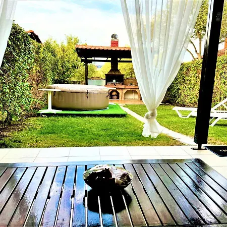 Seaview House Athena *