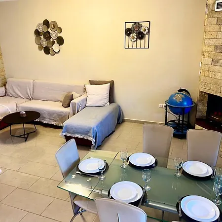 Seaview House Athena Holiday home *